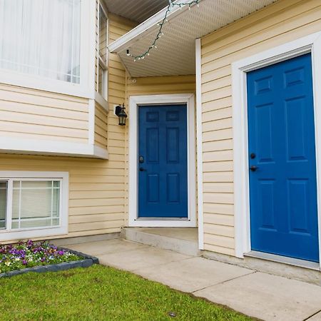 Hotel The Blue Door à Grande Prairie Extérieur photo