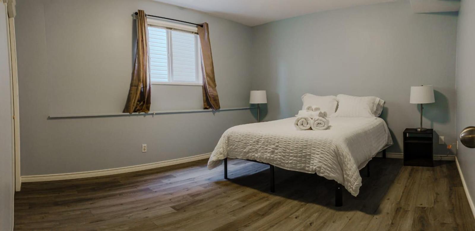 Hotel The Blue Door à Grande Prairie Extérieur photo