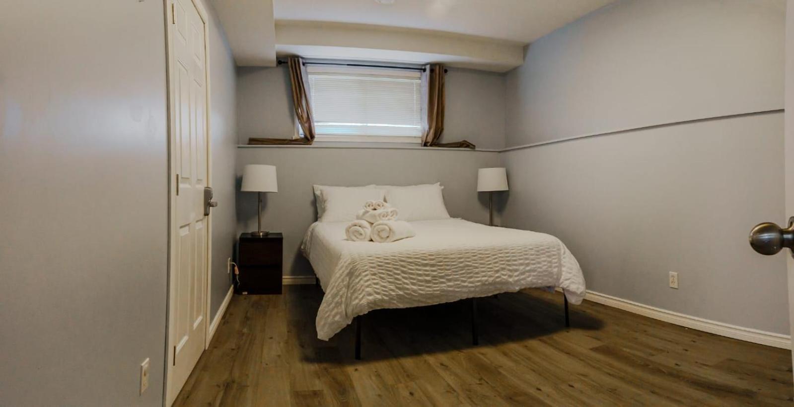 Hotel The Blue Door à Grande Prairie Extérieur photo